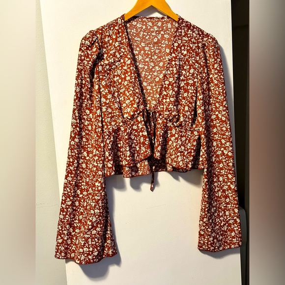 Brown floral tie up shrug style with long bell sleeves - Picture 1 of 8